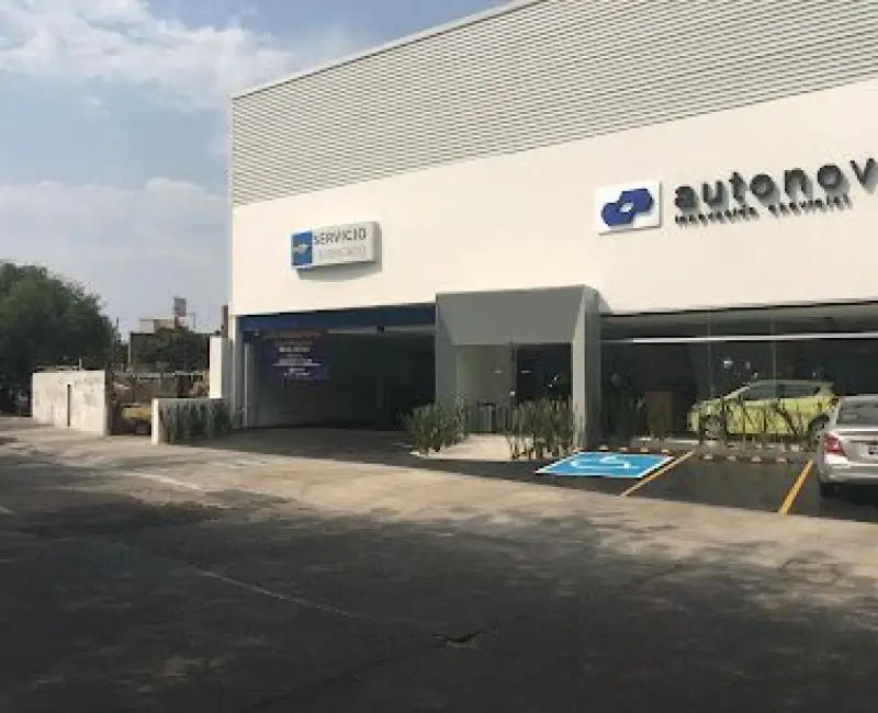 Showroom automotriz Autonova construido por Pertauro en Guadalajara
