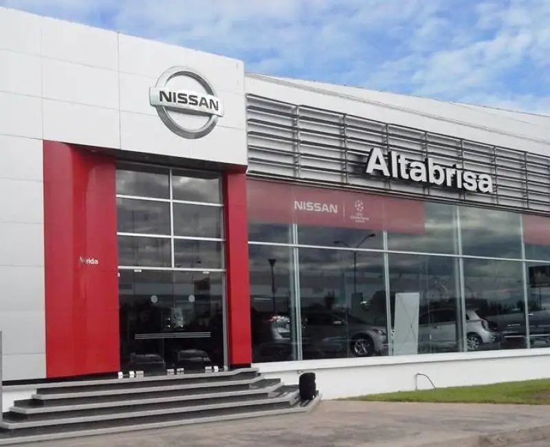 Concesionaria Nissan en Ciudad Granja construida por Pertauro Constructora